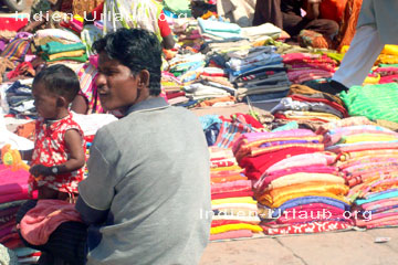Jaipur Textilien Händler auf dem Nehru Bazaar in der Old City.