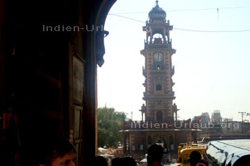 Uhrturm in Jodhpur am Sardar-Basar in der Altstadt.