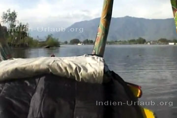 Rundreise mit dem Boot auf dem Dal See in dem nördlichsten indischen Bundesstaat Kashmir.