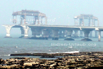 Stadtautobahn über die Makim Bay in Bombay Mumbai Maharashtra India.