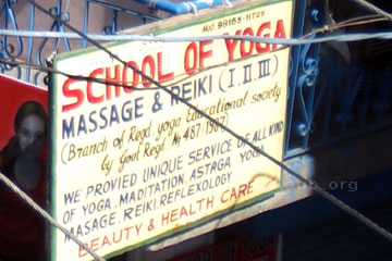Schule für Yoga, Massagen und Reiki in Indien.